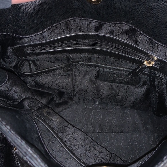 Michael kors purse - Picture 2 of 11